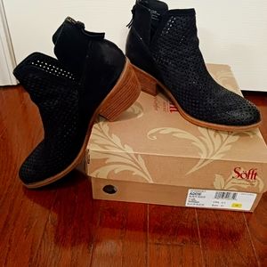 Sofft Addie Laser Cut Suede black Bootie 9.5